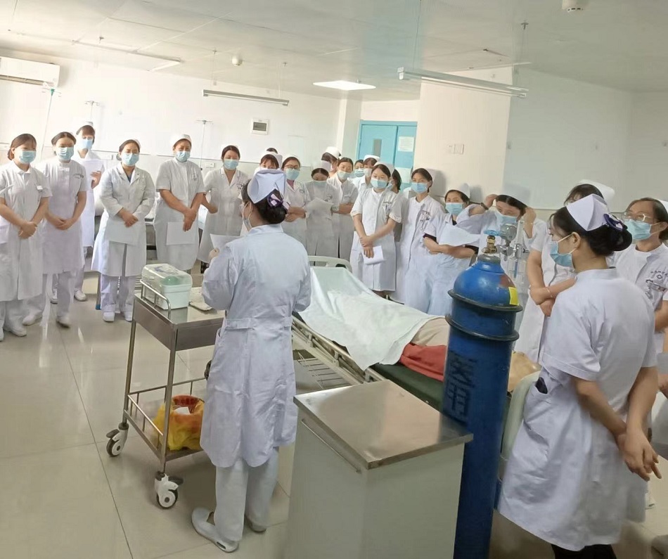 陕西地矿医院组织低年资护士和护理骨干进行吸氧及简易呼吸器规范化培训